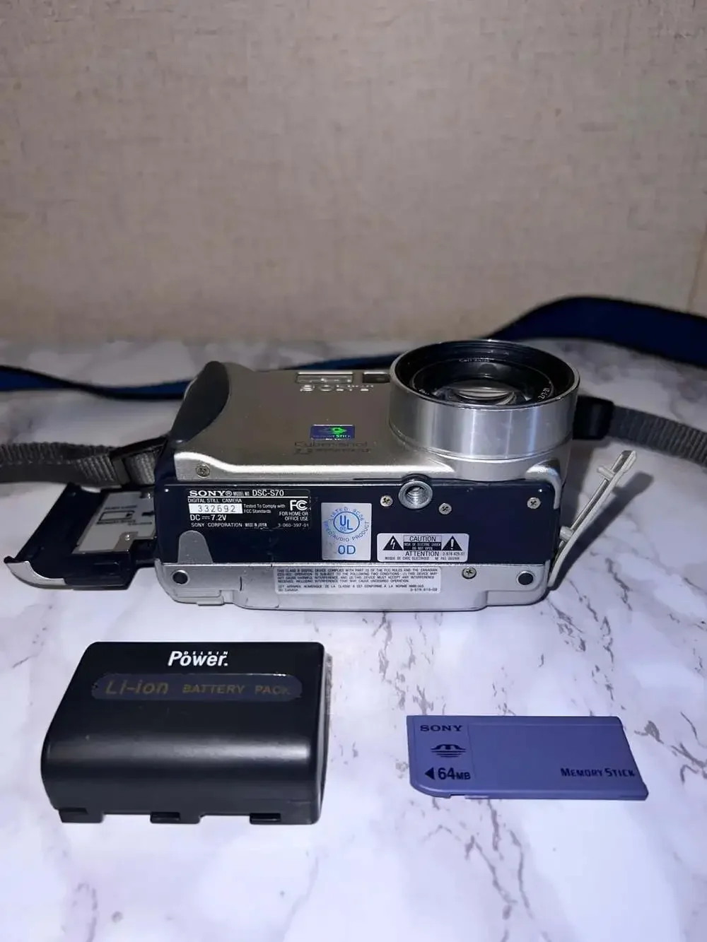 Sony Cyber-shot DSC-S70 3.3MP Digital Camera with 64MB Memory Stick & Battery